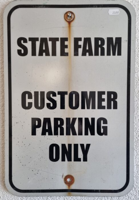 Verkehrsschild USA 'State Farm Customer Parking Only'