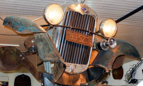 Radiateur Ford et garde-boue avant avec klaxon