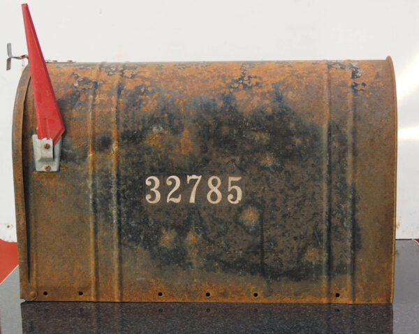 10832